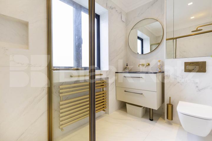 			MINS TO REGENTS PARK & TUBE!, 1 Bedroom, 1 bath, 1 reception Flat			 Parkway, Camden